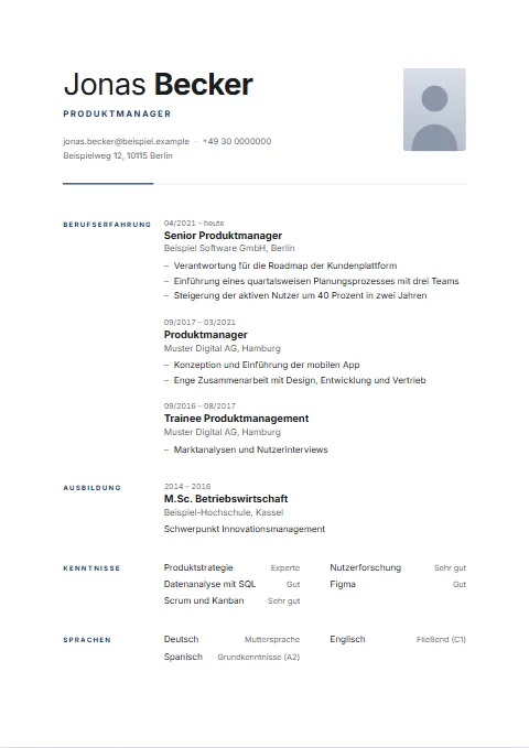 Lebenslauf-Vorlage Minimal: Weißraum und Typografie, Überschriften als Marginalien.