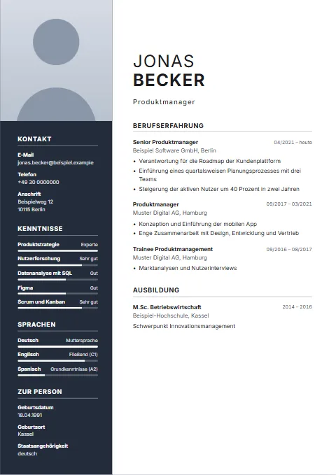 Lebenslauf-Vorlage Portrait: Großes Foto über einer dunklen Seitenleiste, Name in zwei Schriftstärken.